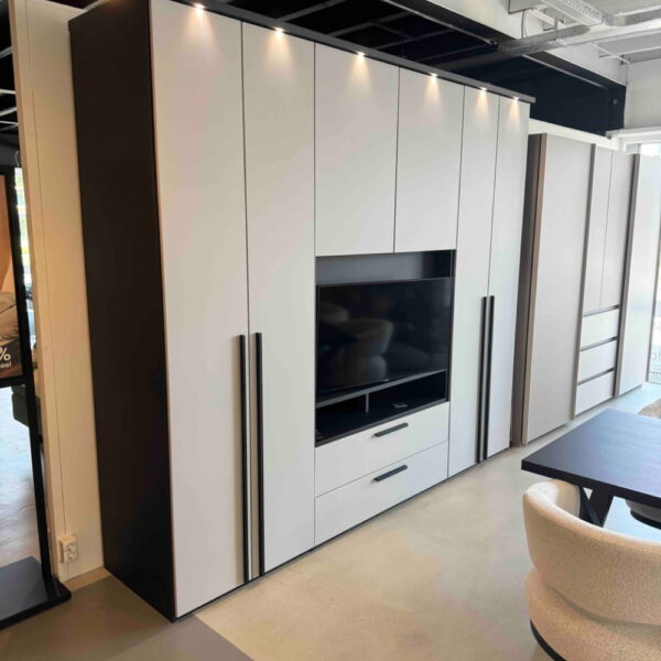 Kast1